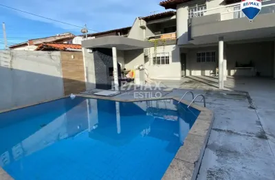 Casa duplex no alto do calhau com 3 suítes, energia solar e lazer completo