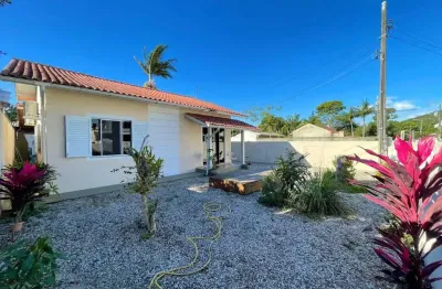 Casas de 01 e 02 dormitórios à venda na praia de palmas
