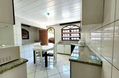 Casa com 3 quartos à venda no calheiros, governador celso ramos  por r$ 540.000