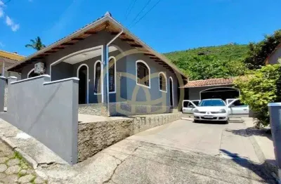 Casa com 3 quartos à venda no calheiros, governador celso ramos  por r$ 540.000