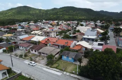 Investimento na praia de palmas - terreno com 4 casas a venda