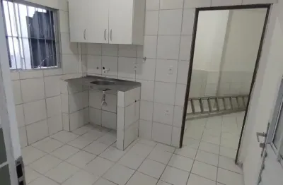 Alugo kitnet no farol 850 reais na rua iris alagoense lado cesmac