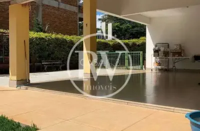 Terreno de 1.250 m² | 324 m² construídos | 5 suítes + escritório