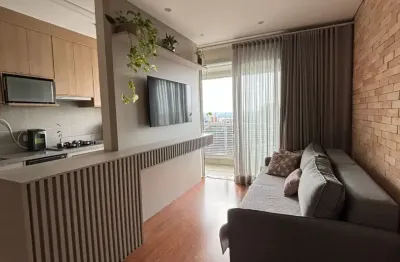 Lindo apartamento no centro de Osasco, recém reformado, sacada envidraçada, cozinha planejada.