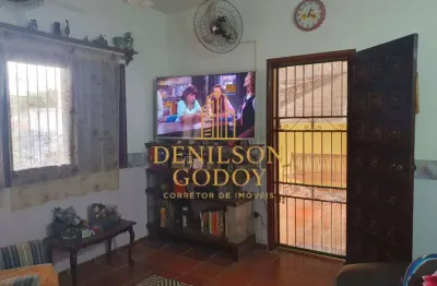 Casa à venda na praia das palmeiras – conforto, praticidade bem localizada.