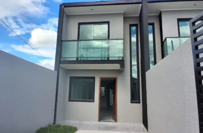 Sobrado de 3 domirtorios com sacada no bairro Campo de Santana, Curitiba/PR