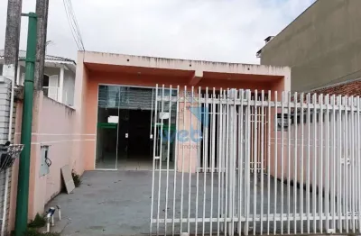 Casa de terreno inteiro à venda na região do vitória régia, no bairro cic, na principal rua da região!