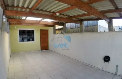 Sobrado à venda com dois quartos, na região do vitória régia, em boa localização, próximo à principal avenida da região.