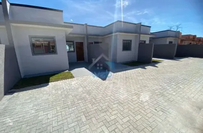 Casa em condomínio na região do rio bonito, no bairro campo de santana, com dois quartos, sala, cozinha e banheiro, além de amplo espaço de quintal.