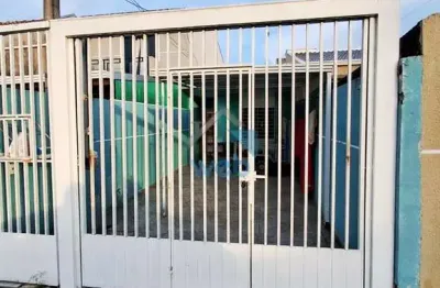 Casa com dois quartos à venda na região do rio bonito, no bairro campo de santana, bem localizada, próximo à rua marcos bertoldi.