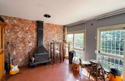 Casa com 4 quartos à venda na rua professor bertrand russel, 240, vila ipiranga, porto alegre por r$ 1.100.000