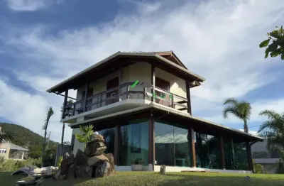 Residência exclusiva com vista panorâmica em garopaba – alto padrão e potencial