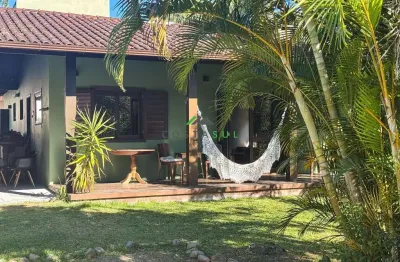 Casa à venda no condomínio maranata, em garopaba/sc.