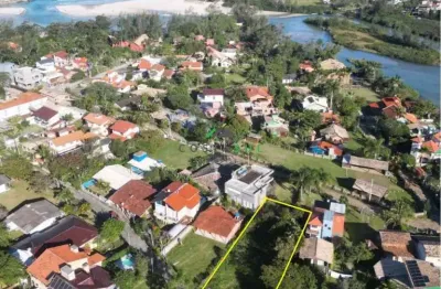 Terreno a venda localizado a 400m da praia da ferrugem.
