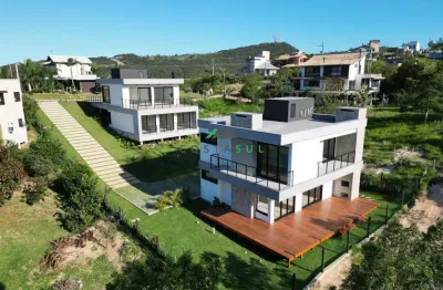 Charmosos sobrados de alto padrão próximo a praia de garopaba – sc