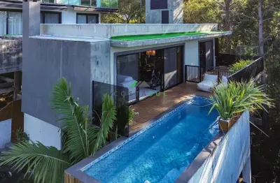 Casa de alto padrão à venda com vista panorâmica em garopaba/sc