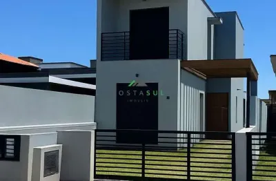 Casa de 3 quartos com suíte e pátio – excelente localização em campo duna.