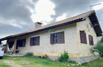 Casa à venda na praia do rosa – localização tranquila e estratégica