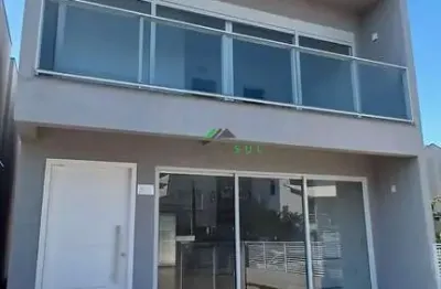 Sobrado Novo com 3 Suítes e Acabamento Premium no Pinguirito em Garopaba SC