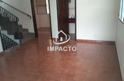 Casa com 3 quartos sendo 1 suíte + quarto para empregada