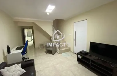 Sobrado com 3 dormitórios sendo 1 suíte com hidro, área gourmet e 2 vagas