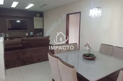 Sobrado com 4 suítes, salão de festas, piscina e churrasqueira à venda