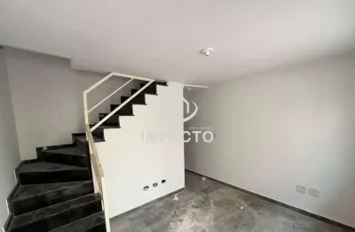 Sobrado em condomínio com 2 dormitórios sendo 1 suíte e 1 vaga à venda