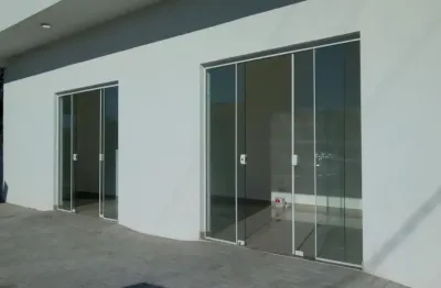 Imóvel misto comercial +residencial de esquina, com grande fluxo de movimento.