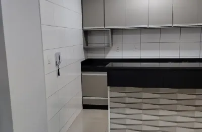 Ótimo apartamento térreo no Bairro jardim Holanda com  móveis planejados.