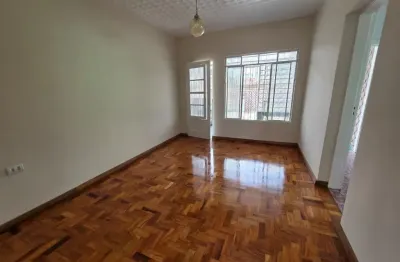 Casa 2 dormitórios aluguel r$ 2.000,00 aceita depósito (à 350 metros estação do metrô vila prudente)