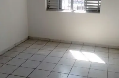 Casa 2 dormitórios aluguel r$ 1.800,00 aceita depósito (localizado na avenida sapopemba, próximo  habib`s salin maluf)