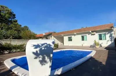 Linda casa com piscina na praia da pinheira, palhoça/sc.