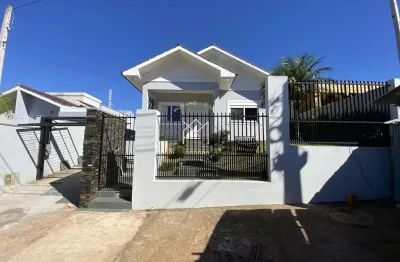 Casa semimobiliada, 03 dormitórios (1 suíte)  235m² na joão alves