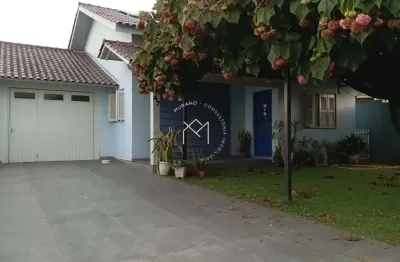 Linda casa com 3 dormitórios (2 suítes), 120m² construídos em terreno amplo de 5