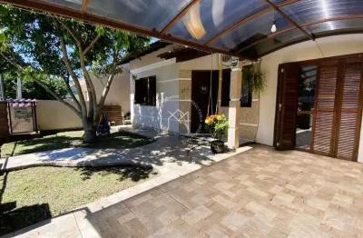 Casa com 2 dormitórios, pátio frente e fundos no bairro aliança