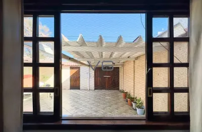 Casa térrea com 335 m² privativos, 3 quartos, 3 vagas de garagem, no portão, curitiba - pr.