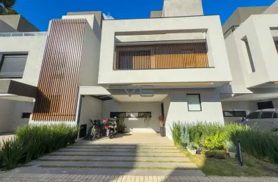 Belíssima casa de alto padrão de  3 quartos suíte, 3 vagas de garagem 209 m² privativos em santa felicidade