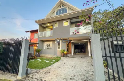 Casa triplex com 213,96 m² privativos, 5 quartos, 4 vagas de garagem, no abranches, curitiba-pr.