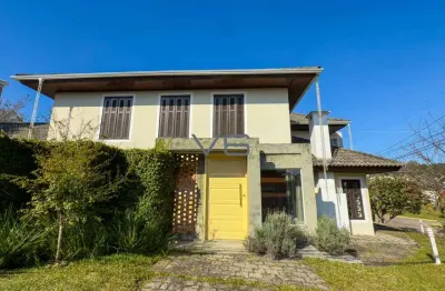 Casa alto padrão com 4 quartos sendo 2 suítes, 285m² privativos, 100% averbada, 4 vagas de garagem, em santa felicidade, curitiba - pr.