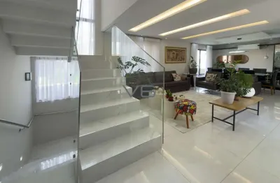 Casa Alto Padrão com 354m² privativos, 4 suítes, 4 vagas de garagem, no Butiatuvinha, Curitiba - PR.