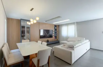 Casa Sobrado com 136m² privativos, 3 quartos, 2 vagas de garagem, no Boqueirão, Curitiba - PR.