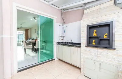 Casa com 3 quartos à venda na léia filomena dias, 73, fazendinha, curitiba, 104 m2 por r$ 585.000