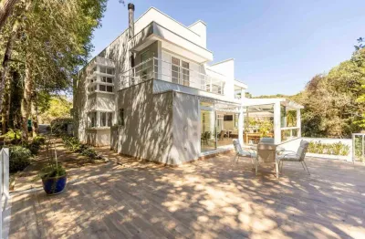 Residência de luxo em meio à natureza – próximo ao batel, mercês e santa felicidade