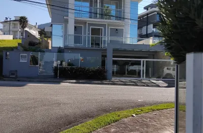 Investidores,grande florianopolis!a casa se destaca por ser 2 residências, independente!