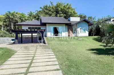 Casa com 2 lagoas, água corrente e piscina, um verdadeiro paraíso!