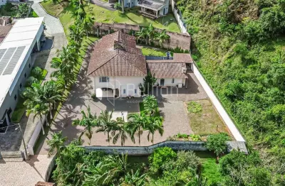 Casa com 4 quartos, hidromassagem e terreno de 2.000 m² disponível no bairro gávea em rodeio!