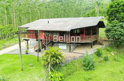 Chácara mobiliada em rua sem saída no centro de benedito novo