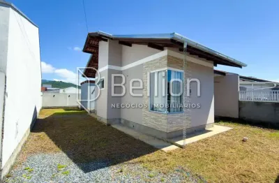 Casa semi mobiliada e com área de festas no bairro Arapongas – Indaial