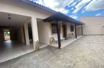 Casa com 3 quartos à venda na Vila Santa Rita, Guaratinguetá 