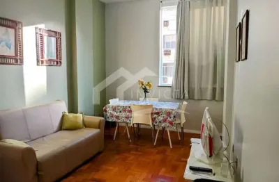 Excelente apartamento quarto e sala, em boa localização no posto 4 de copacabana. com porteira fechada!